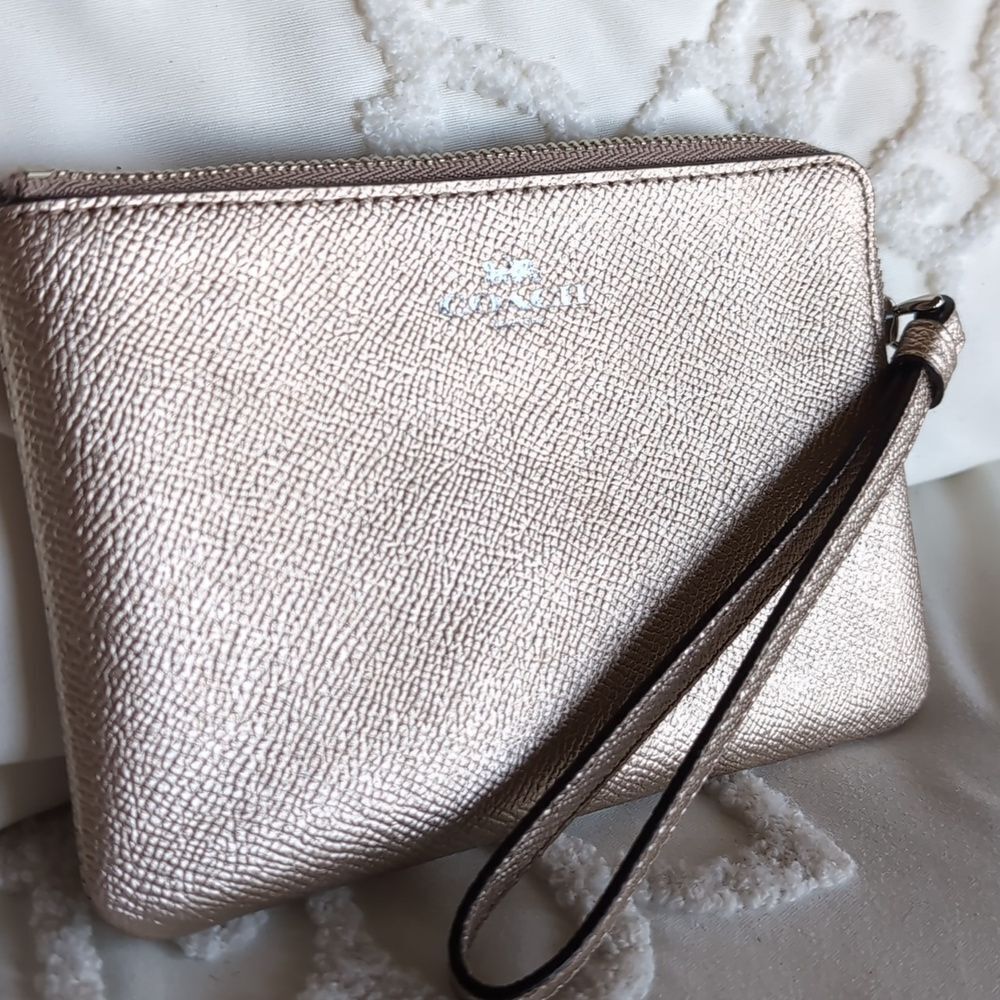 COACH Corner Zip Wristlet Metallic crossgrain leather RARE color- Rose Gold - Picture 6 of 17